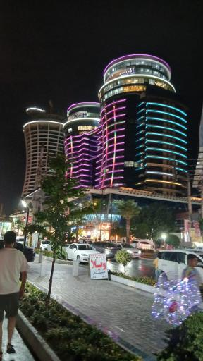 عکس مرکز تجاری قو الماس خاورمیانه