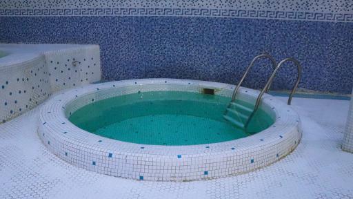 عکس استخر بهاران