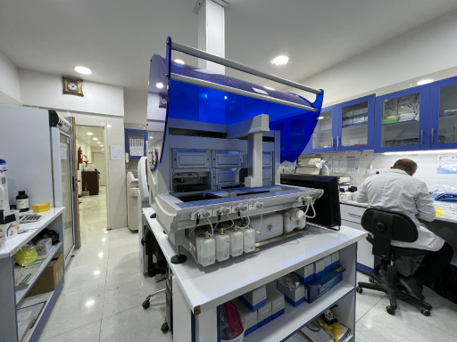 عکس آزمایشگاه دکتر جهانتیغ