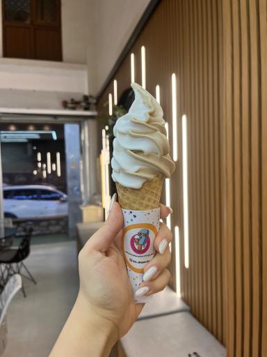 عکس کافه بستنی آیس دریم