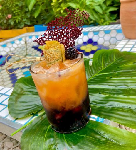 عکس کافه عمارت عشق