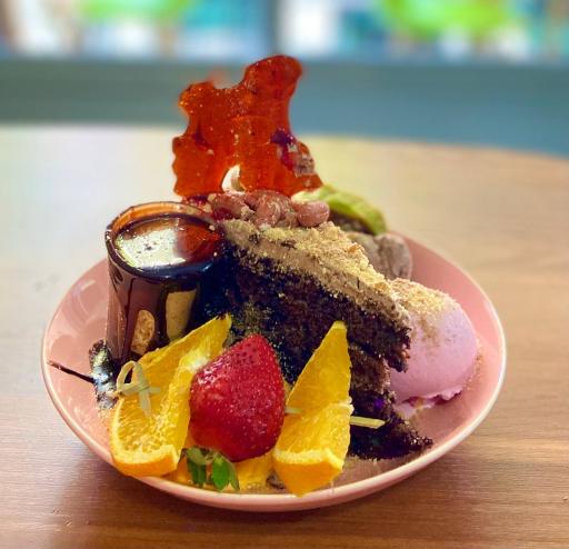 عکس کافه عمارت عشق