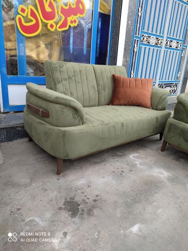 عکس تعمیرات مبل میزبان