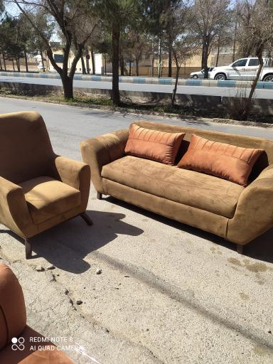 عکس تعمیرات مبل میزبان