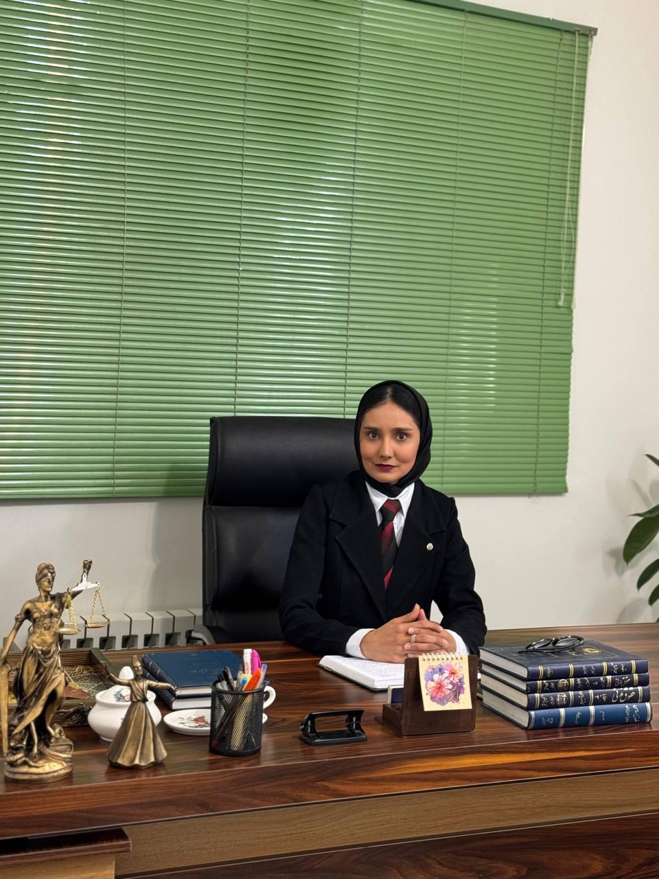 عکس دفتر وکالت ریحانه بهادری