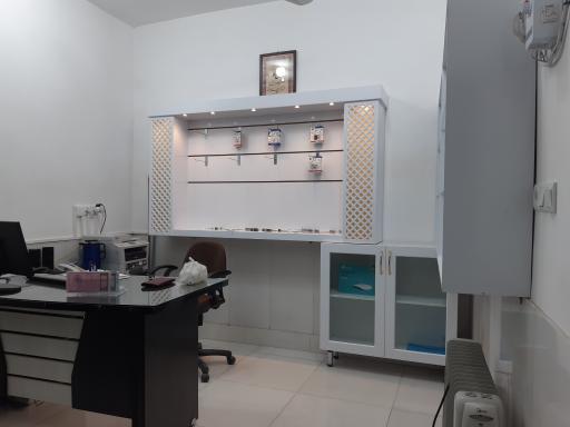 عکس دفتر فروش و پشتیبانی اینترنت مخابرات