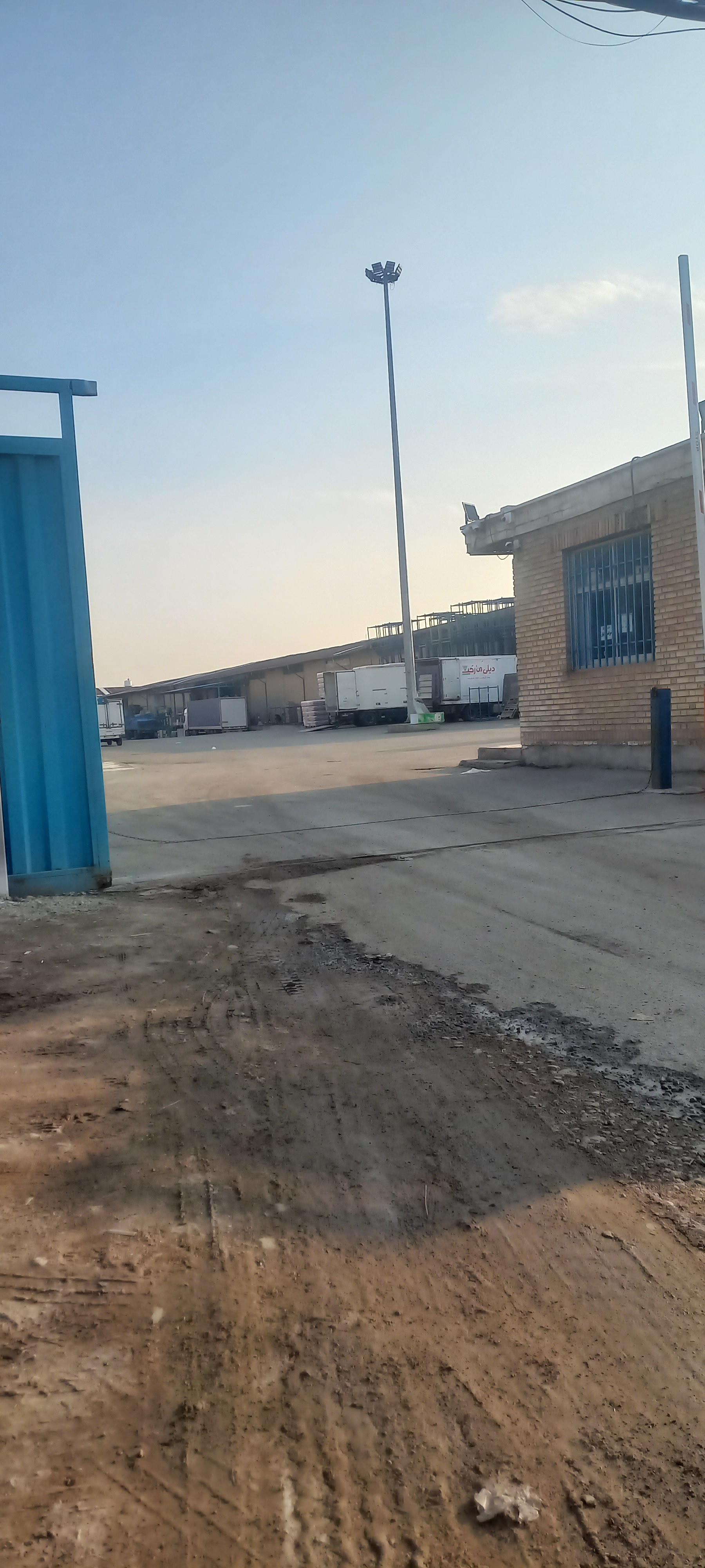 عکس انبار مرکزی حیات مارکت