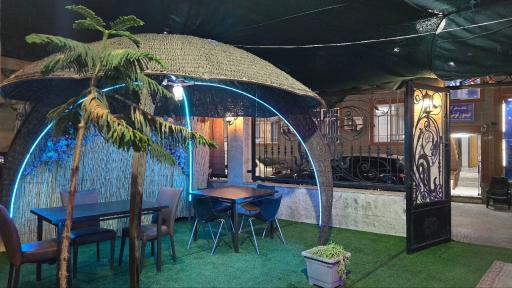 عکس رستوران طلایی