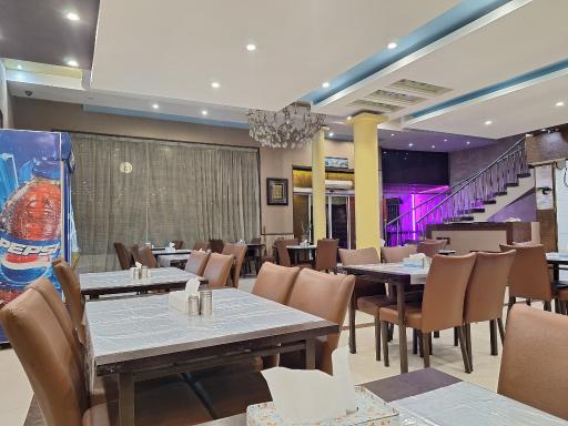 عکس رستوران طلایی