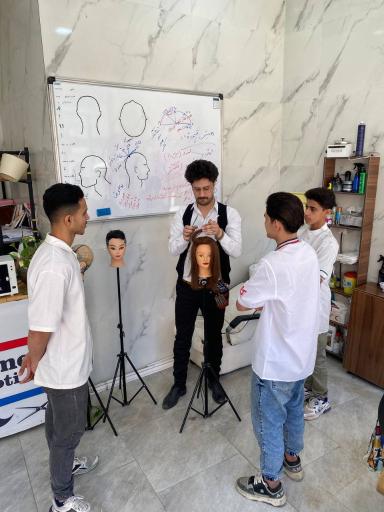 عکس آموزشگاه آرایشگری مردانه تاج