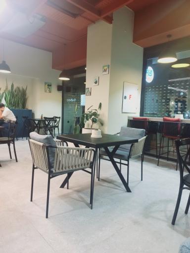 عکس کافه کناری 