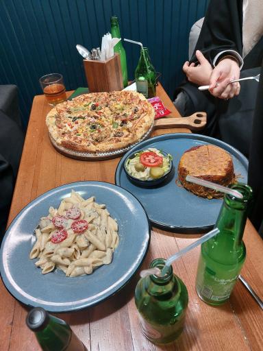 عکس کافه کناری 