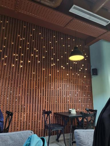 عکس کافه کناری 