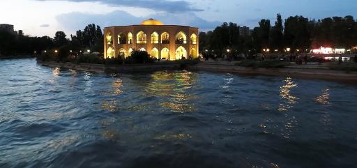 عکس عمارت ائل گلی شاه گولی