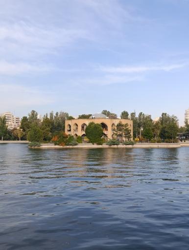عکس عمارت ائل گلی