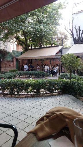 کافه کتاب عمارت روشنان