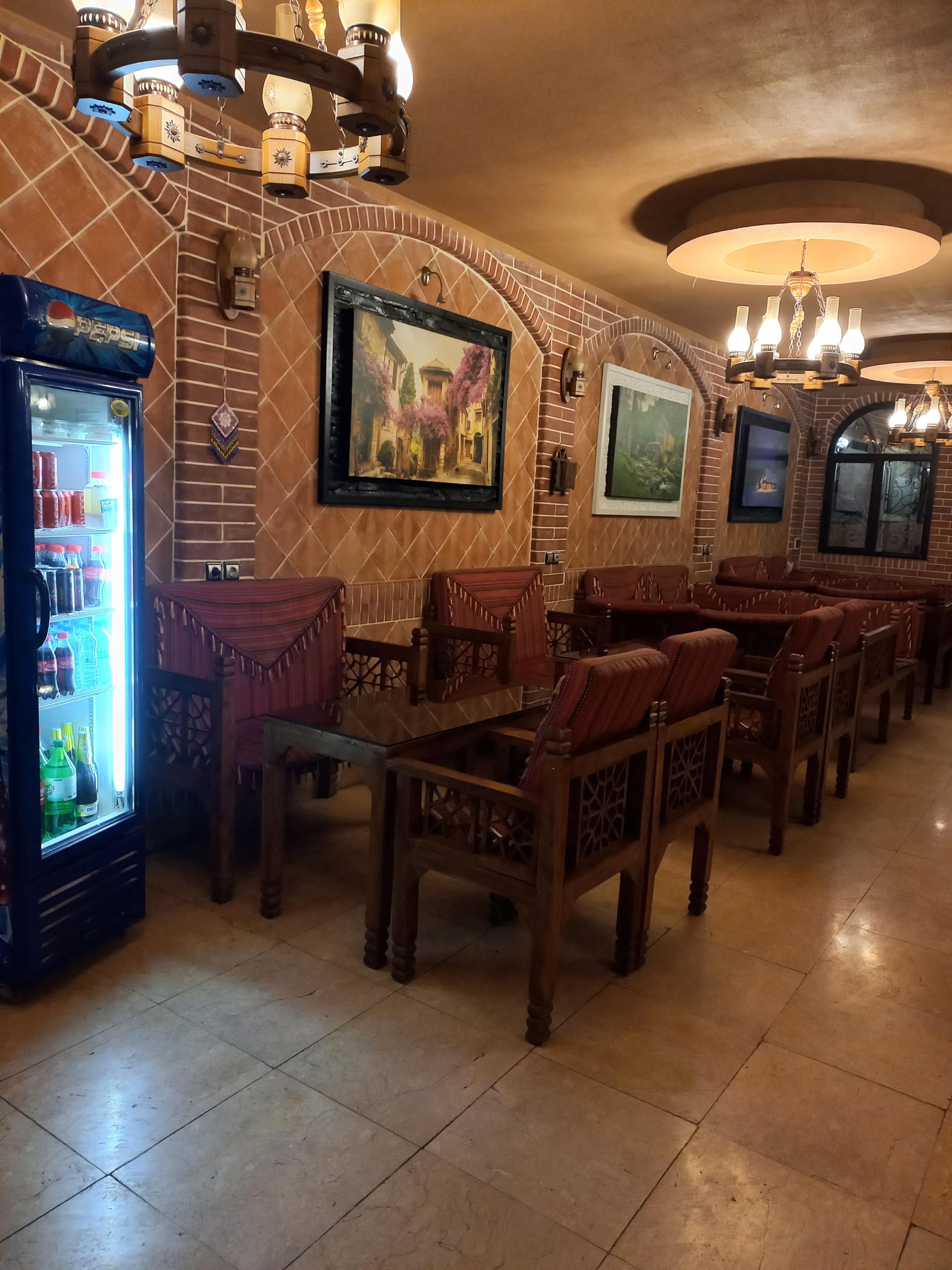 عکس باغچه رستوران یادگار پدر 