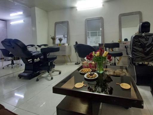 عکس سالن زیبایی آرایه