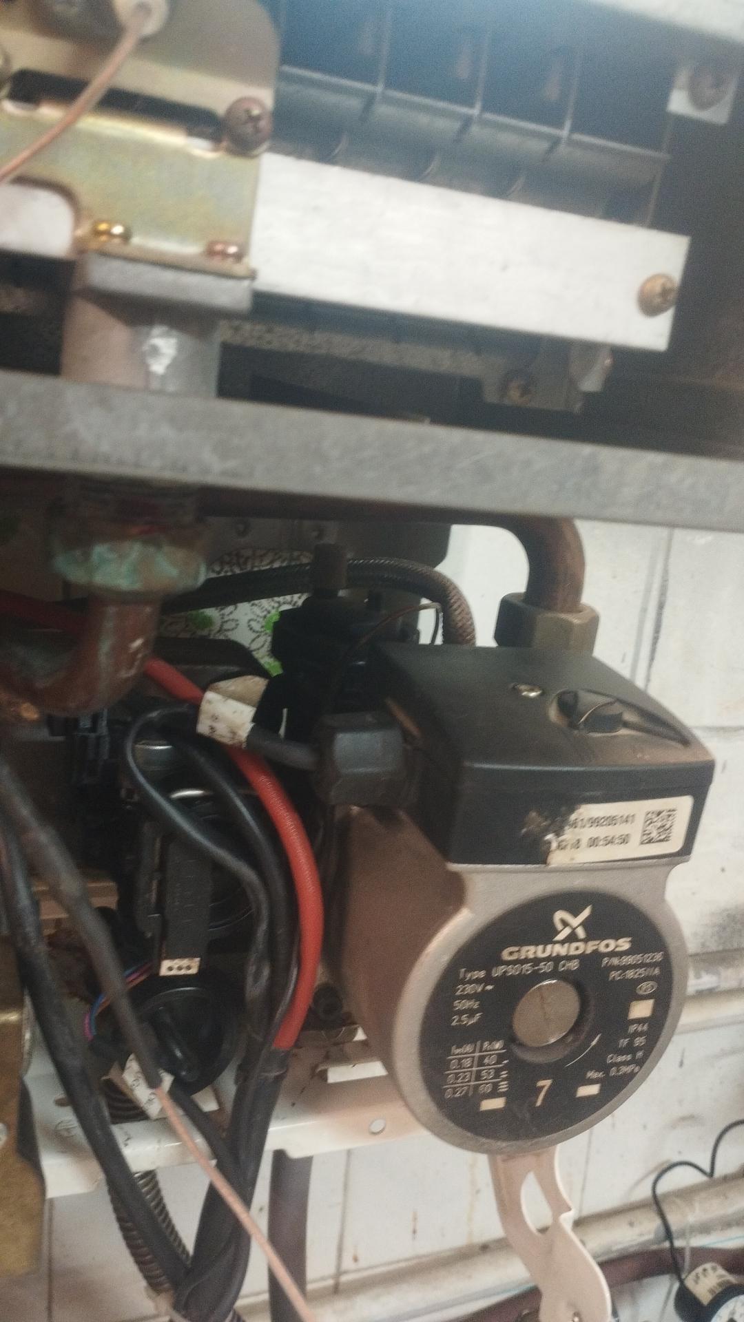 عکس تعمیرات پکیج آبگرمکن 