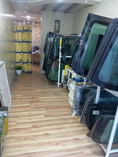 عکس شیشه اتومبیل وحید 
