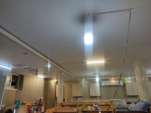 عکس سالن مطالعه فرهیختگان