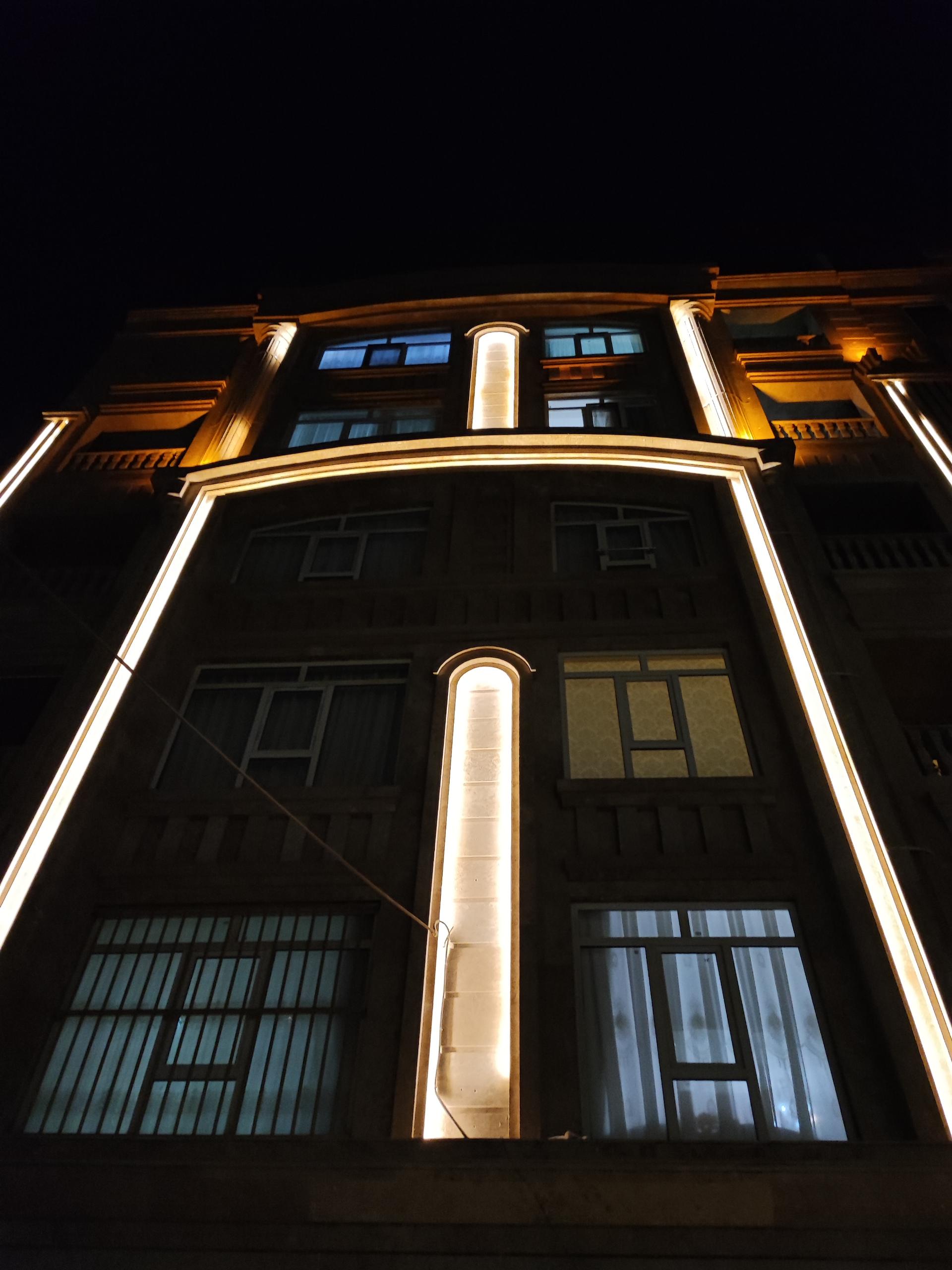 عکس عمارت البرز ۲