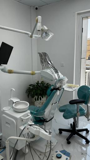 عکس کلینیک دندانپزشکی دکتر معزی