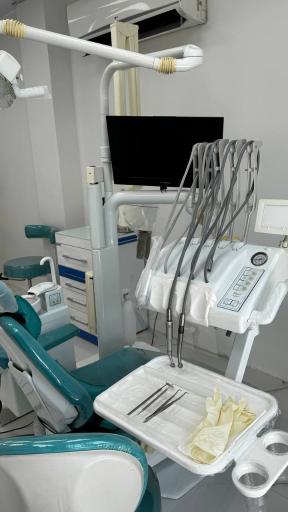 عکس کلینیک دندانپزشکی دکتر معزی