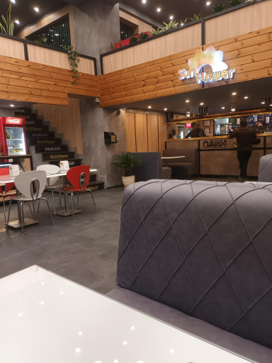 عکس رستوران و فست فود آفتاب گردان