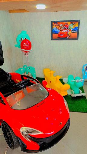 عکس آرایشگاه پویا