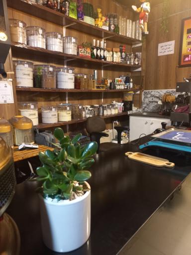 کافی شاپ نهال