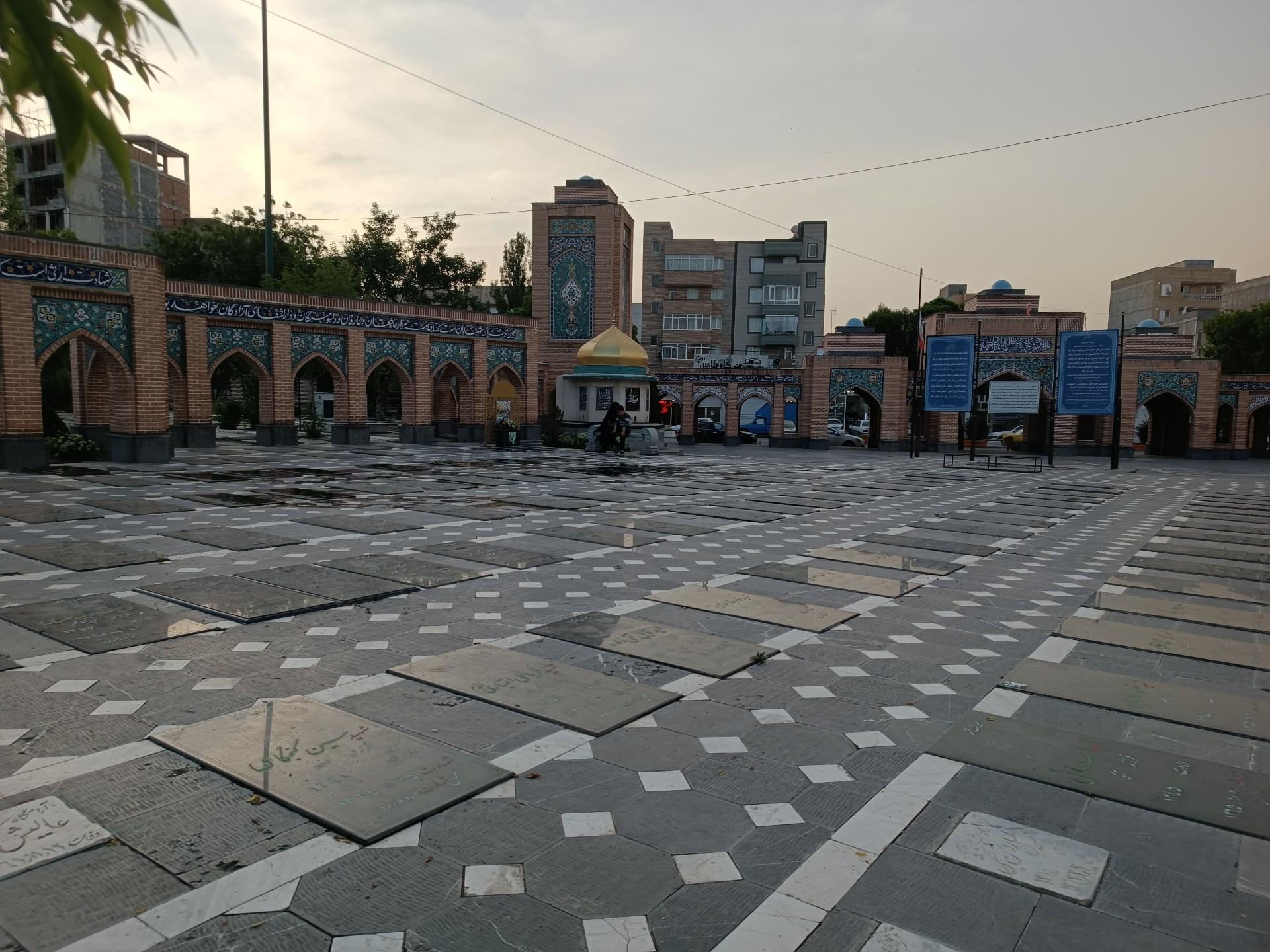 عکس قبرستان بهشت فاطمه