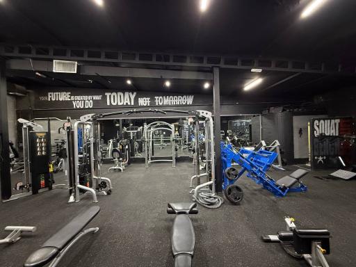 عکس باشگاه ورزشی بانوان فرنام