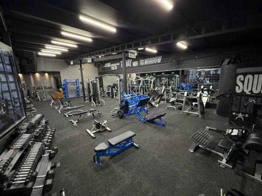 عکس باشگاه ورزشی بانوان فرنام