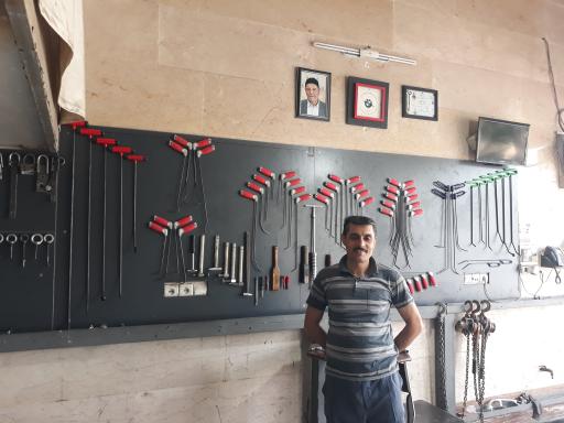 عکس صافکاری اتومبیل مدرن عبادی