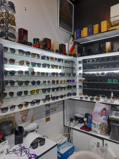 عکس عینک و معاینه چشم کیان