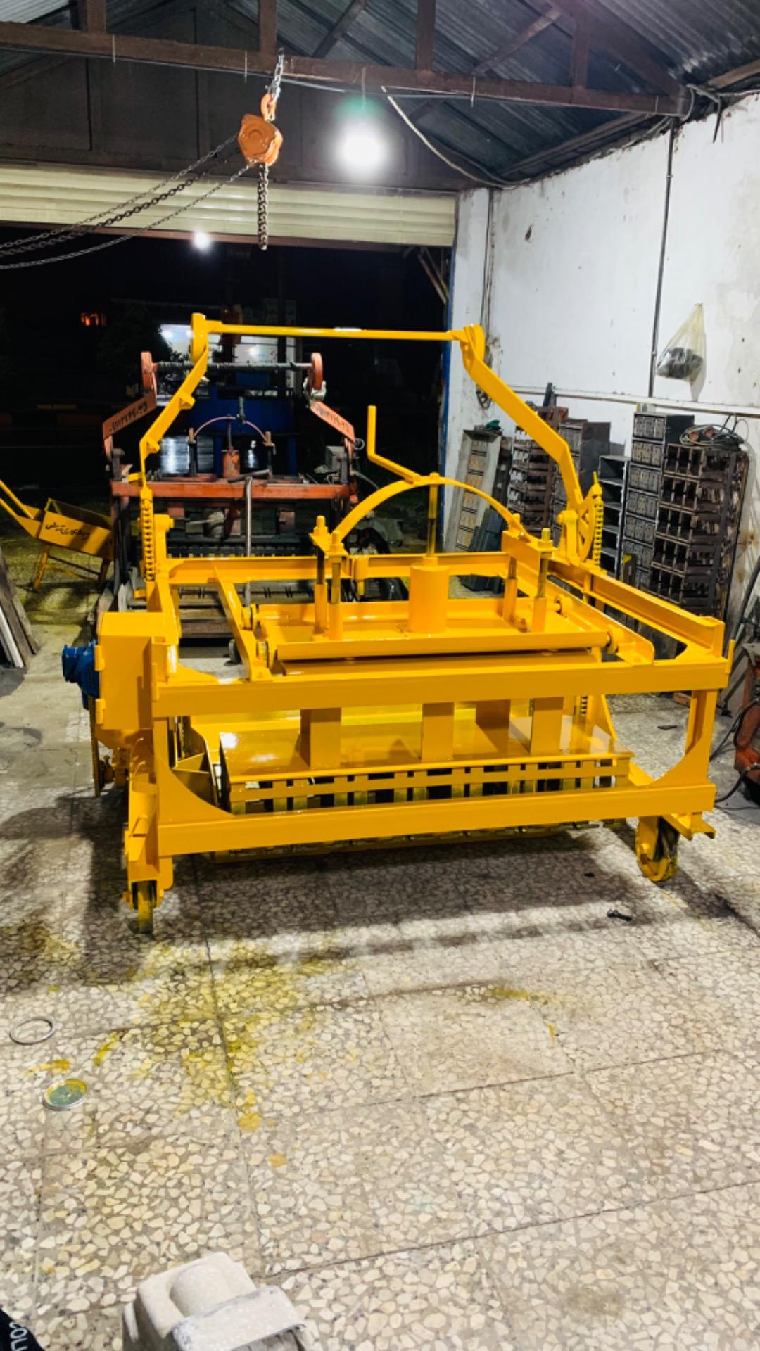 عکس تولیدی دستگاه بلوک زنی آرش