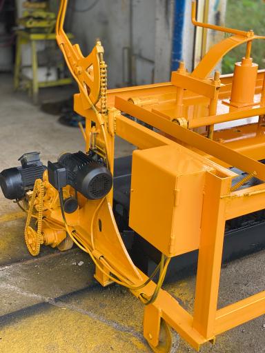 عکس تولیدی دستگاه بلوک زنی آرش