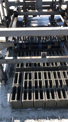 عکس تولیدی دستگاه بلوک زنی آرش