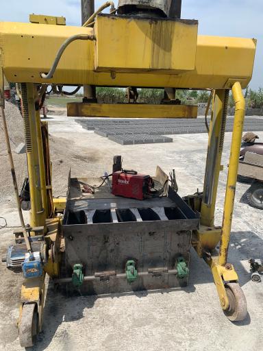 عکس تولیدی دستگاه بلوک زنی آرش