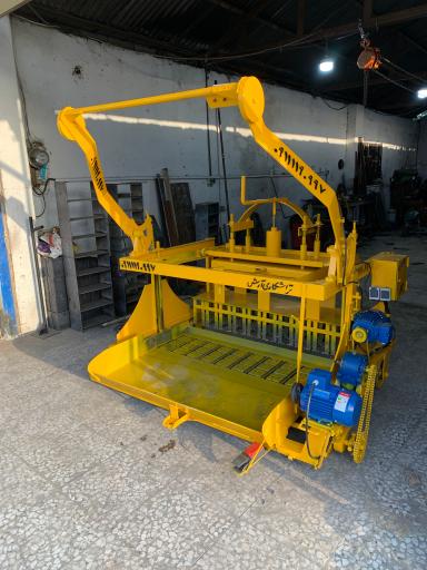 عکس تولیدی دستگاه بلوک زنی آرش