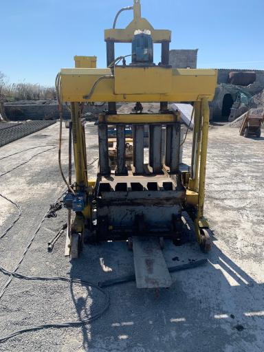 عکس تولیدی دستگاه بلوک زنی آرش