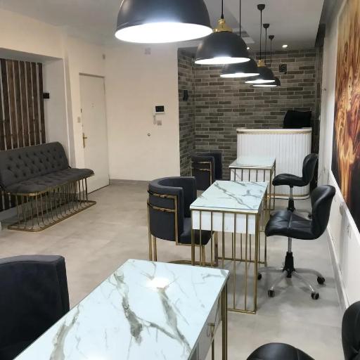 عکس کلینیک تخصصی کاشت ناخن و مژه لیلیسن 