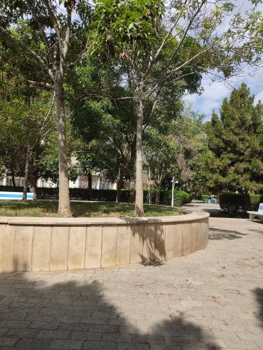 عکس دانشکده علوم اداری و اقتصادی