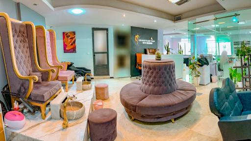 عکس سالن زیبایی فرنچ سفید