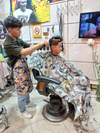 عکس آموزشگاه آرایشگری مردانه عطر مو 