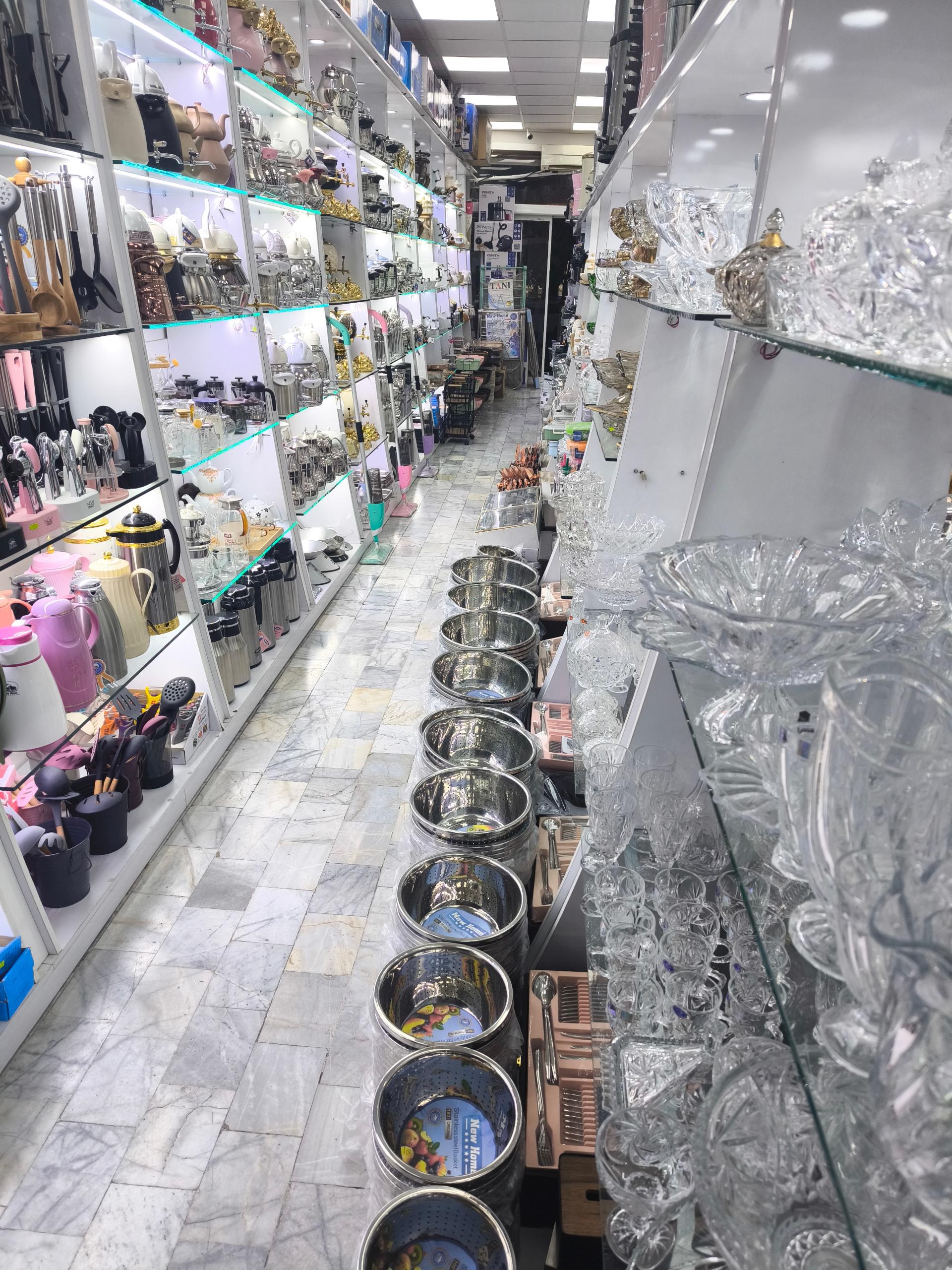 عکس فروشگاه لوازم خانه و آشپزخانه مجلل