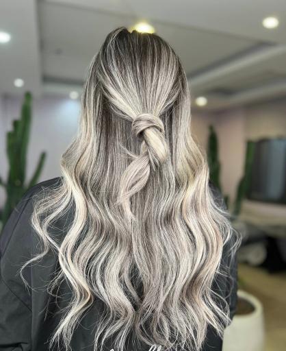 عکس سالن زیبایی فرنچ سفید