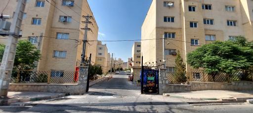 عکس ورودی مجتمع مسکونی تک‌ایستا