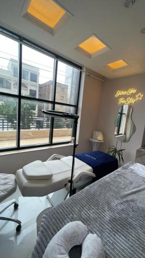 عکس مرکز تخصصی پوست شادی